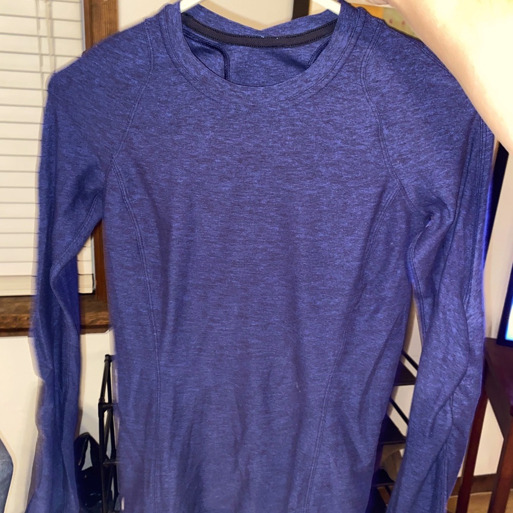Lulu lemon workout/running long sleeve top. Size 6